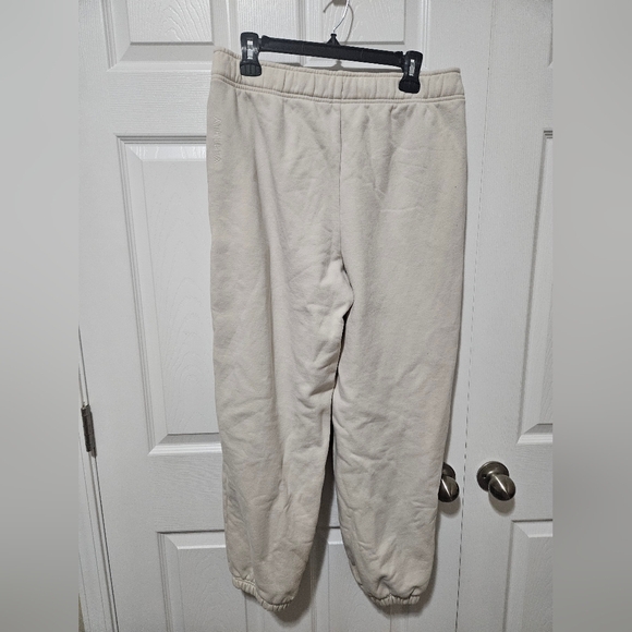 Athleta Cream Colored Forever Fleece Jogger Sweatpants Medium - Picture 5 of 7